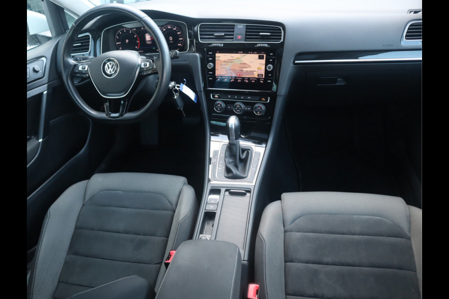 Volkswagen Golf 1.5 TSI Highline R-Line // Dealeronderhouden