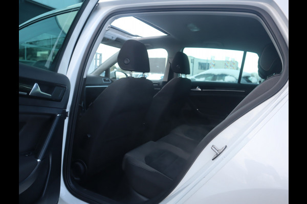 Volkswagen Golf 1.5 TSI Highline R-Line // Dealeronderhouden