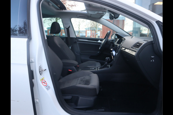 Volkswagen Golf 1.5 TSI Highline R-Line // Dealeronderhouden