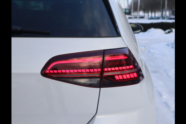 Volkswagen Golf 1.5 TSI Highline R-Line // Dealeronderhouden