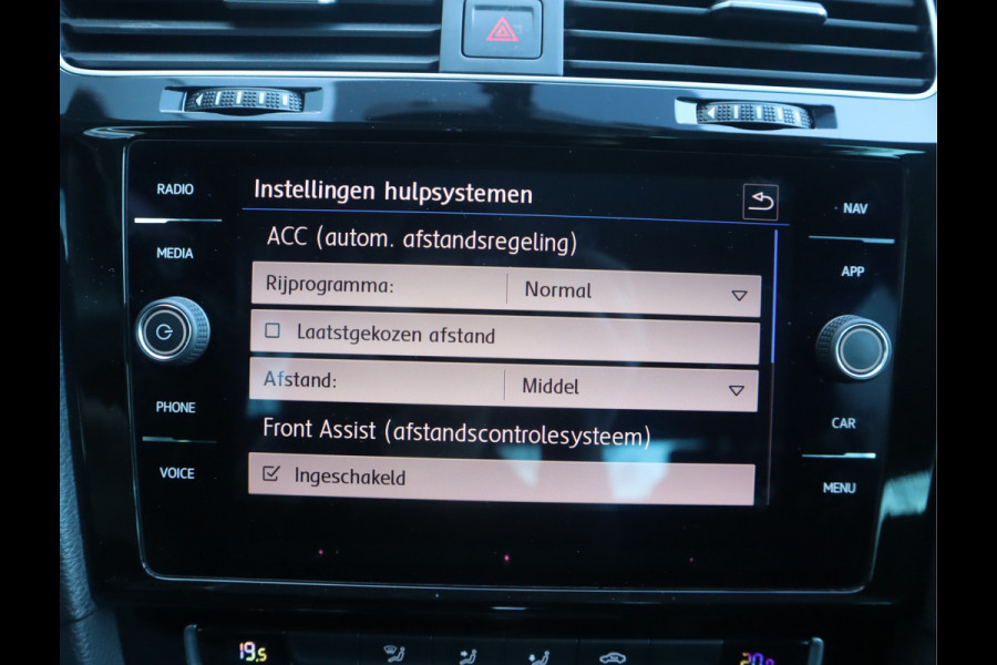 Volkswagen Golf 1.5 TSI Highline R-Line // Dealeronderhouden