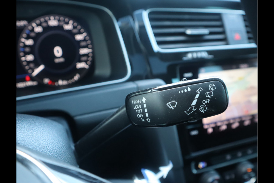 Volkswagen Golf 1.5 TSI Highline R-Line // Dealeronderhouden