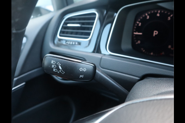 Volkswagen Golf 1.5 TSI Highline R-Line // Dealeronderhouden