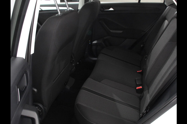 Volkswagen T-Roc 1.5 TSI 150pk DSG Life | Navigatie | Apple Carplay/Android Auto | Adaptive Cruise Control | Trekhaak | Parkeersensoren | Stoelverwarming | Ledverlichting | Getinte ramen | Climate Control |