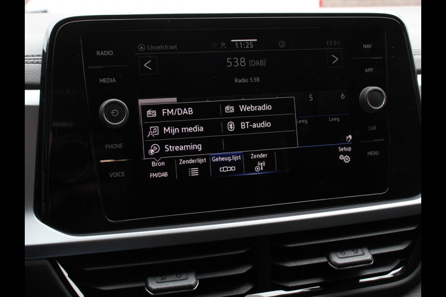 Volkswagen T-Roc 1.5 TSI 150pk DSG Life | Navigatie | Apple Carplay/Android Auto | Adaptive Cruise Control | Trekhaak | Parkeersensoren | Stoelverwarming | Ledverlichting | Getinte ramen | Climate Control |