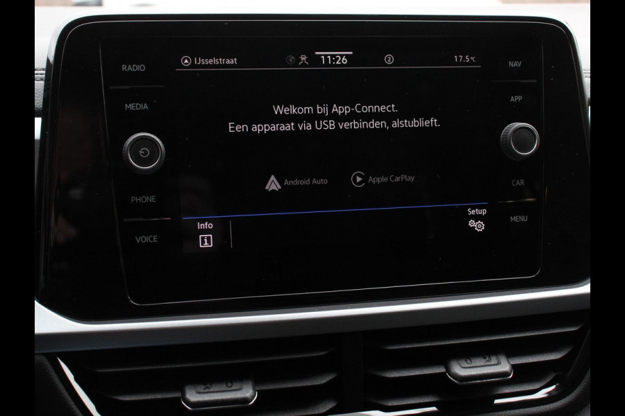 Volkswagen T-Roc 1.5 TSI 150pk DSG Life | Navigatie | Apple Carplay/Android Auto | Adaptive Cruise Control | Trekhaak | Parkeersensoren | Stoelverwarming | Ledverlichting | Getinte ramen | Climate Control |