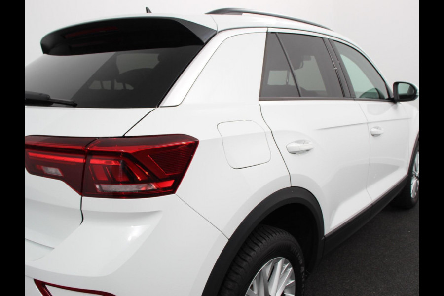Volkswagen T-Roc 1.5 TSI 150pk DSG Life | Navigatie | Apple Carplay/Android Auto | Adaptive Cruise Control | Trekhaak | Parkeersensoren | Stoelverwarming | Ledverlichting | Getinte ramen | Climate Control |