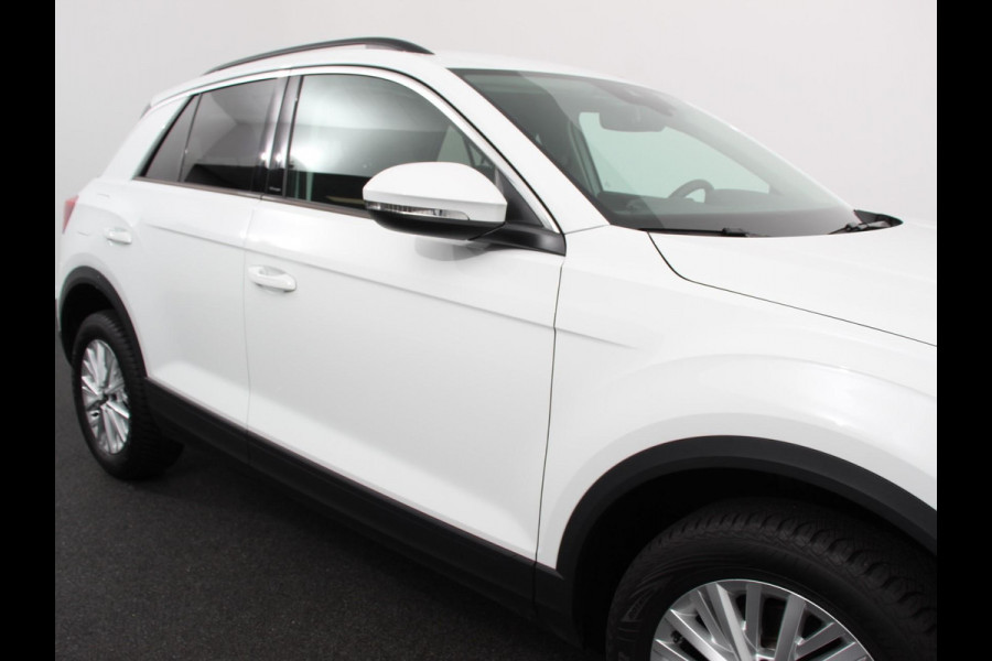 Volkswagen T-Roc 1.5 TSI 150pk DSG Life | Navigatie | Apple Carplay/Android Auto | Adaptive Cruise Control | Trekhaak | Parkeersensoren | Stoelverwarming | Ledverlichting | Getinte ramen | Climate Control |