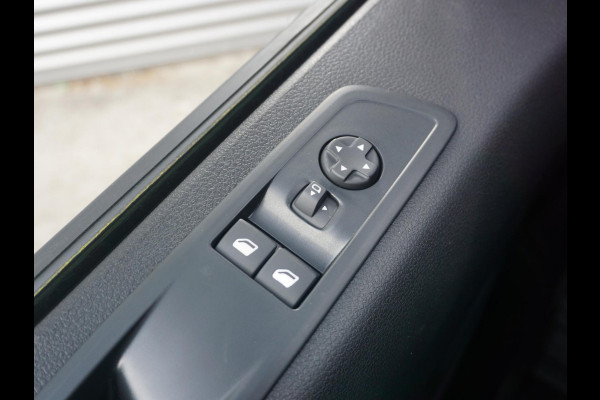 Opel Vivaro Electric L3 75 kWh | tot 8 jaar garantie | navigatie incl. Apple Carplay | airco | parkeersensoren | e-Call pakket | 3-zitplaatsen | rijklaarprijs