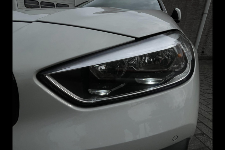 BMW 1-serie 118i Corporate High Executive 140PK / AUTOMAAT / 4-SEIZ. BANDEN / PDC / NAVI / CRUISE