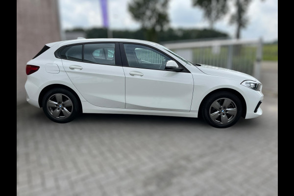 BMW 1-serie 118i Corporate High Executive 140PK / AUTOMAAT / 4-SEIZ. BANDEN / PDC / NAVI / CRUISE
