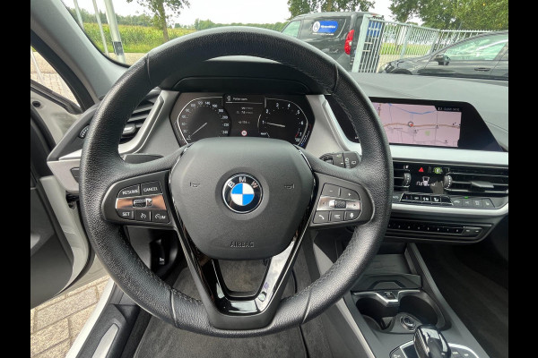 BMW 1-serie 118i Corporate High Executive 140PK / AUTOMAAT / 4-SEIZ. BANDEN / PDC / NAVI / CRUISE