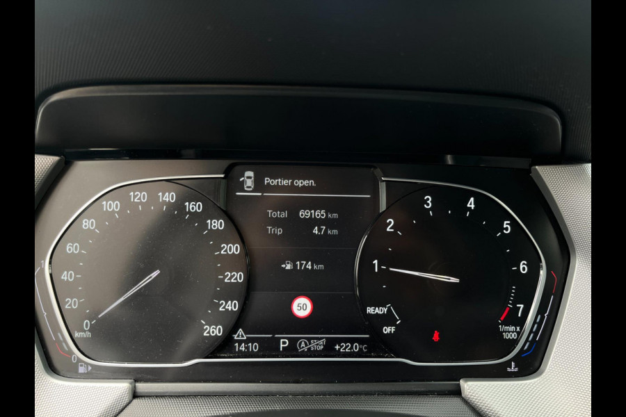 BMW 1-serie 118i Corporate High Executive 140PK / AUTOMAAT / 4-SEIZ. BANDEN / PDC / NAVI / CRUISE