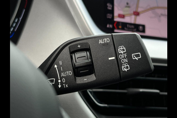 BMW 1-serie 118i Corporate High Executive 140PK / AUTOMAAT / 4-SEIZ. BANDEN / PDC / NAVI / CRUISE