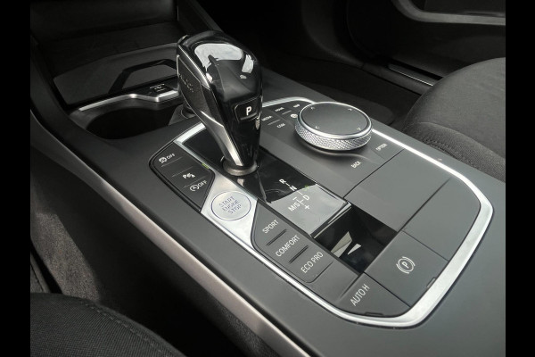 BMW 1-serie 118i Corporate High Executive 140PK / AUTOMAAT / 4-SEIZ. BANDEN / PDC / NAVI / CRUISE