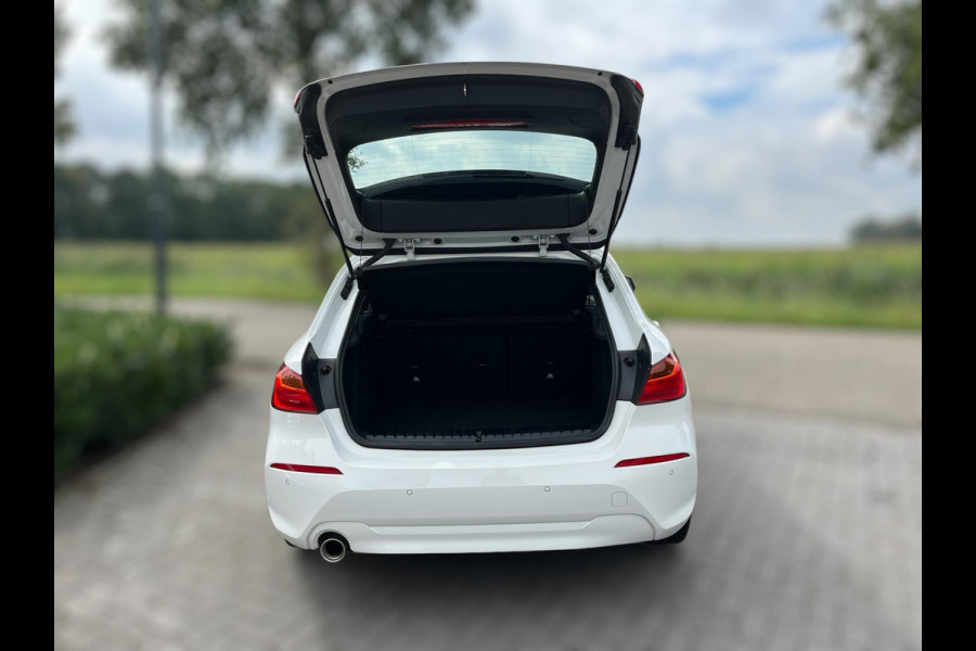 BMW 1-serie 118i Corporate High Executive 140PK / AUTOMAAT / 4-SEIZ. BANDEN / PDC / NAVI / CRUISE