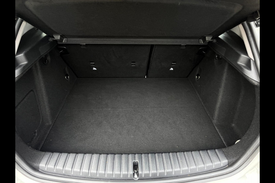 BMW 1-serie 118i Corporate High Executive 140PK / AUTOMAAT / 4-SEIZ. BANDEN / PDC / NAVI / CRUISE