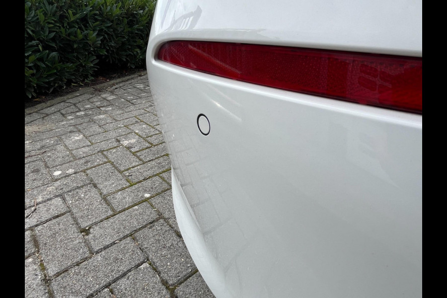 BMW 1-serie 118i Corporate High Executive 140PK / AUTOMAAT / 4-SEIZ. BANDEN / PDC / NAVI / CRUISE