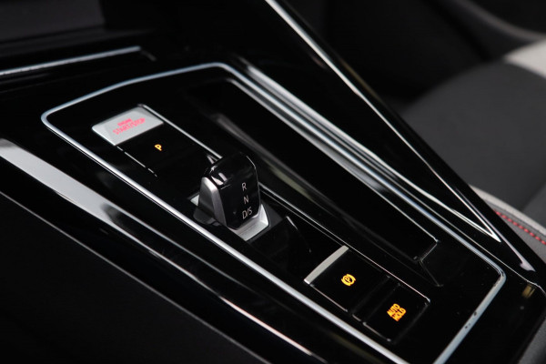 Volkswagen Golf 2.0 TSI GTI Clubsport / PANO / HK / MEMORY / KEYLESS / HUD / IQ / ACC