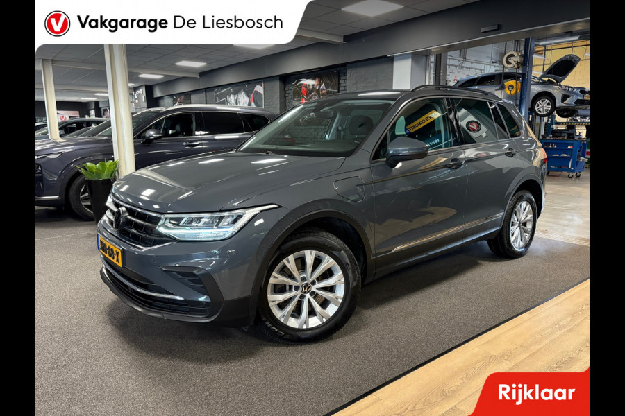 Volkswagen Tiguan 1.4 TSI eHybrid comfort Business / navi / camera / carplay / boeken