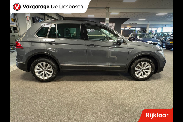 Volkswagen Tiguan 1.4 TSI eHybrid comfort Business / navi / camera / carplay / boeken