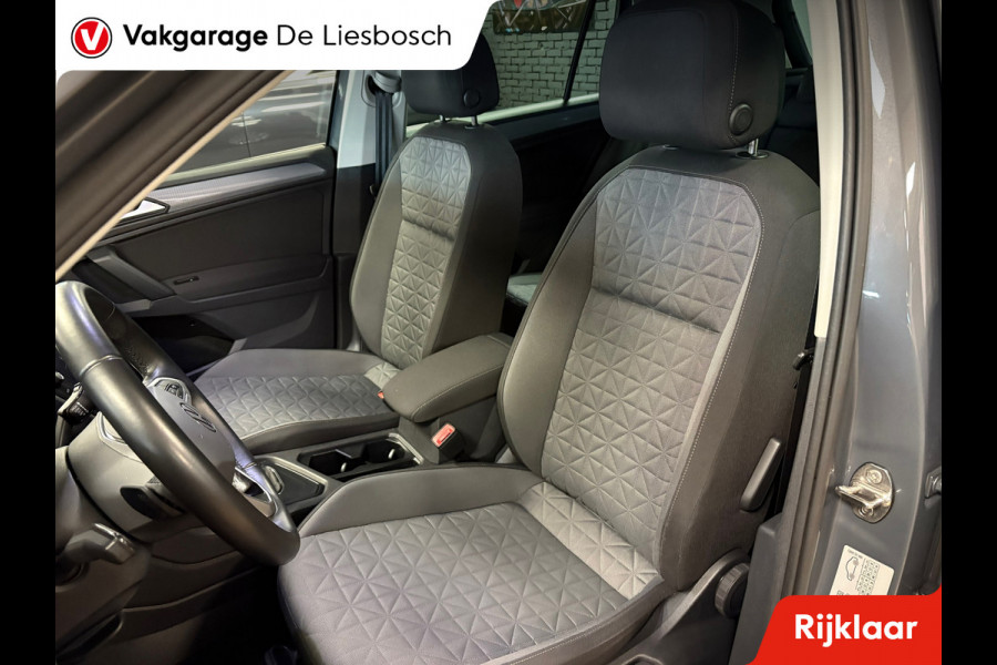 Volkswagen Tiguan 1.4 TSI eHybrid comfort Business / navi / camera / carplay / boeken
