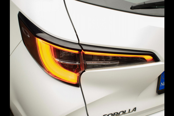 Toyota Corolla Touring Sports 1.8 Hybrid Active Sport (NAVI,CLIMATE,ADAPTIVE CRUISE,CAMERA,PDC,SPORTSTOELEN,LM VELGEN,NETTE STAAT)