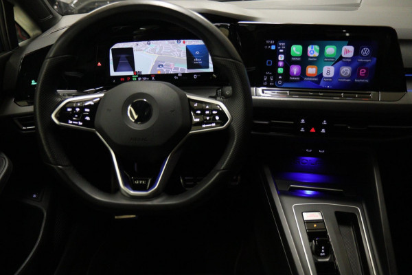 Volkswagen Golf 1.4 eHybrid GTE / PANO/HUD/IQLIGHT/MEM/CARPLAY/VOL