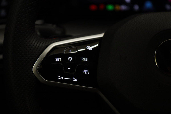 Volkswagen Golf 1.4 eHybrid GTE / PANO/HUD/IQLIGHT/MEM/CARPLAY/VOL
