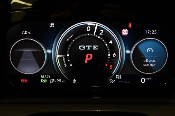 Volkswagen Golf 1.4 eHybrid GTE / PANO/HUD/IQLIGHT/MEM/CARPLAY/VOL
