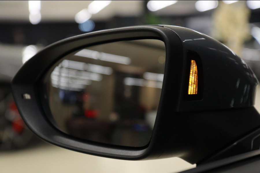 Volkswagen Golf 1.4 eHybrid GTE / PANO/HUD/IQLIGHT/MEM/CARPLAY/VOL