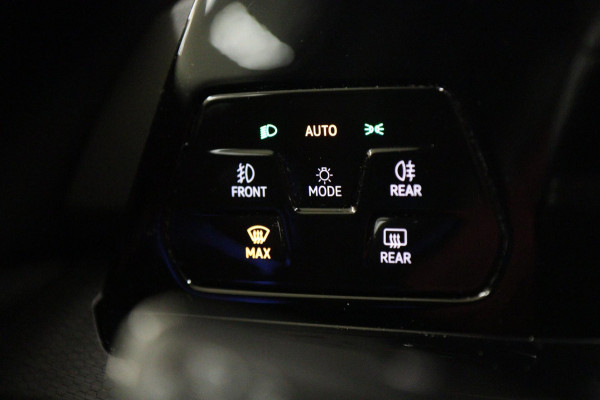 Volkswagen Golf 1.4 eHybrid GTE / PANO/HUD/IQLIGHT/MEM/CARPLAY/VOL