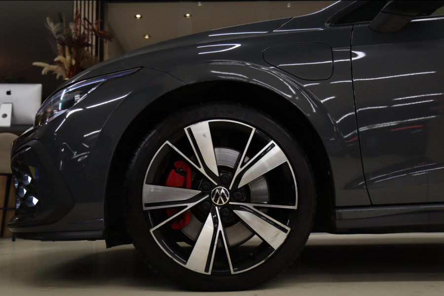 Volkswagen Golf 1.4 eHybrid GTE / PANO/HUD/IQLIGHT/MEM/CARPLAY/VOL