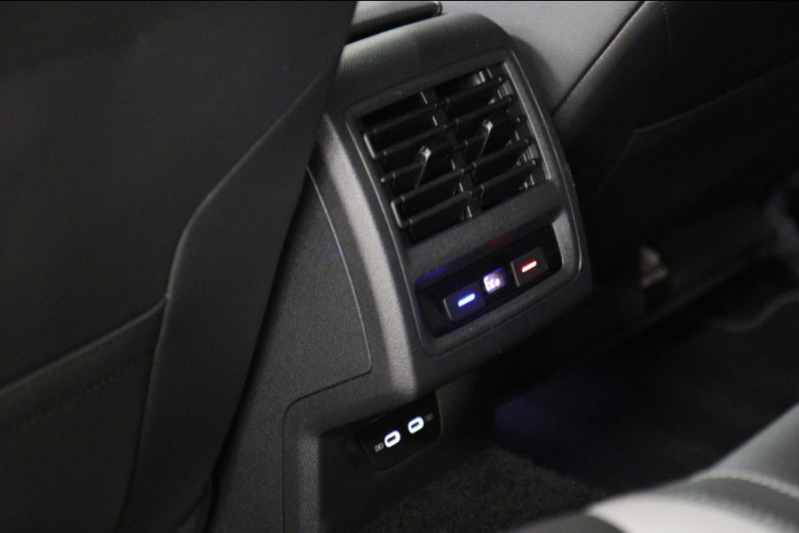 Volkswagen Golf 1.4 eHybrid GTE / PANO/HUD/IQLIGHT/MEM/CARPLAY/VOL