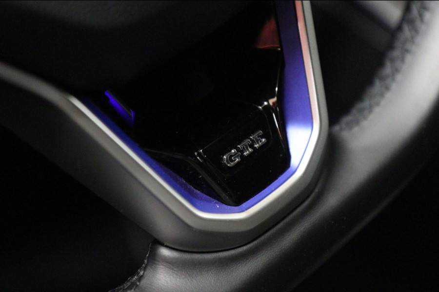 Volkswagen Golf 1.4 eHybrid GTE / PANO/HUD/IQLIGHT/MEM/CARPLAY/VOL