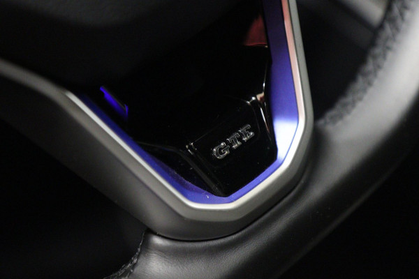 Volkswagen Golf 1.4 eHybrid GTE / PANO/HUD/IQLIGHT/MEM/CARPLAY/VOL