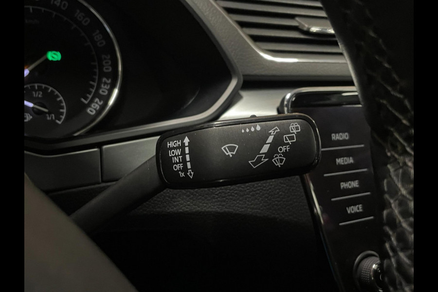 Škoda Superb Combi 1.4 TSI ACT Ambition Business|AUTOMAAT|APPLE CARPLAY|NAVIGATIE|CRUISE, CLIMATE CONTROL|STOELVERW|NL-AUTO|NAP|