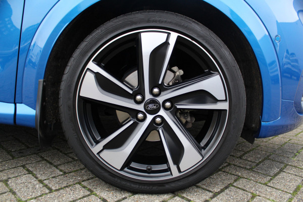 Ford Puma 1.0-155pk EcoBoost Hybrid ST-Line X. Erg mooi, nette, luxe en sportieve Ford Puma ! Autm. airco, stoel-, stuur- en voorraamverw., camera, elektr. achterkl., trekhaak+afneemb. kogel, B&O soundsyst., lane- en side assist, adapt. cruise cntrl, LED verl. etc.