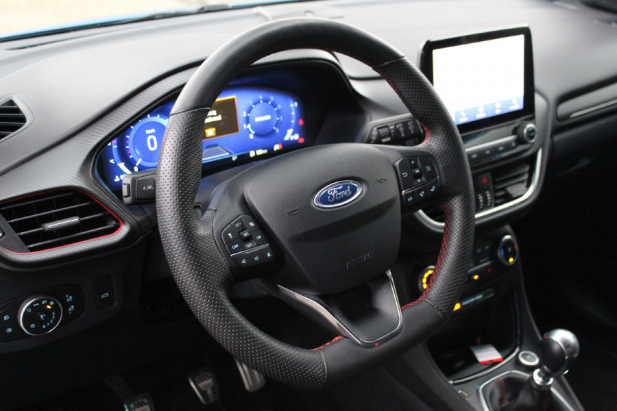 Ford Puma 1.0-155pk EcoBoost Hybrid ST-Line X. Erg mooi, nette, luxe en sportieve Ford Puma ! Autm. airco, stoel-, stuur- en voorraamverw., camera, elektr. achterkl., trekhaak+afneemb. kogel, B&O soundsyst., lane- en side assist, adapt. cruise cntrl, LED verl. etc.