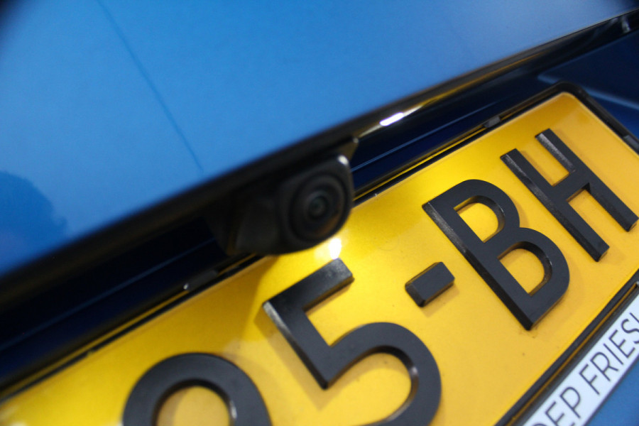 Ford Puma 1.0-155pk EcoBoost Hybrid ST-Line X. Erg mooi, nette, luxe en sportieve Ford Puma ! Autm. airco, stoel-, stuur- en voorraamverw., camera, elektr. achterkl., trekhaak+afneemb. kogel, B&O soundsyst., lane- en side assist, adapt. cruise cntrl, LED verl. etc.