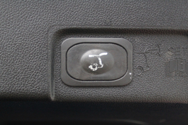 Ford Puma 1.0-155pk EcoBoost Hybrid ST-Line X. Erg mooi, nette, luxe en sportieve Ford Puma ! Autm. airco, stoel-, stuur- en voorraamverw., camera, elektr. achterkl., trekhaak+afneemb. kogel, B&O soundsyst., lane- en side assist, adapt. cruise cntrl, LED verl. etc.