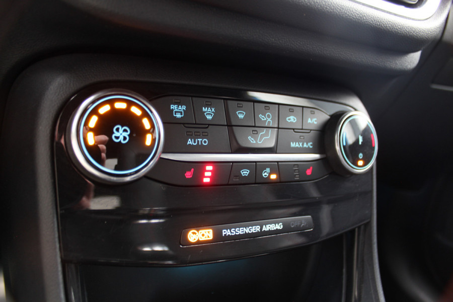 Ford Puma 1.0-155pk EcoBoost Hybrid ST-Line X. Erg mooi, nette, luxe en sportieve Ford Puma ! Autm. airco, stoel-, stuur- en voorraamverw., camera, elektr. achterkl., trekhaak+afneemb. kogel, B&O soundsyst., lane- en side assist, adapt. cruise cntrl, LED verl. etc.