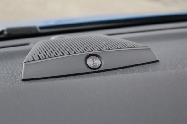 Ford Puma 1.0-155pk EcoBoost Hybrid ST-Line X. Erg mooi, nette, luxe en sportieve Ford Puma ! Autm. airco, stoel-, stuur- en voorraamverw., camera, elektr. achterkl., trekhaak+afneemb. kogel, B&O soundsyst., lane- en side assist, adapt. cruise cntrl, LED verl. etc.