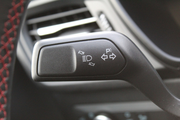 Ford Kuga 2.5-243pk PHEV ST-Line X. Nieuwste model ! Van €. 54.937,- voor €. 43.735,- ! Trekgewicht 2.100kg ! Elektr. panoramadak, Elektr. inklapb. trekhaak, stoel-, stuur- en voorraamverw., lane- en side assist, 360gr. camera, HUD, Apple/Android, Elektr. verstelb. stoelen, LED verl. etc etc