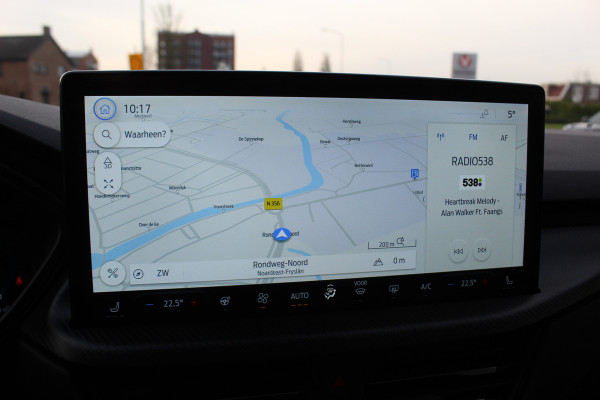 Ford Kuga 2.5-243pk PHEV ST-Line X. Nieuwste model ! Van €. 54.937,- voor €. 43.735,- ! Trekgewicht 2.100kg ! Elektr. panoramadak, Elektr. inklapb. trekhaak, stoel-, stuur- en voorraamverw., lane- en side assist, 360gr. camera, HUD, Apple/Android, Elektr. verstelb. stoelen, LED verl. etc etc