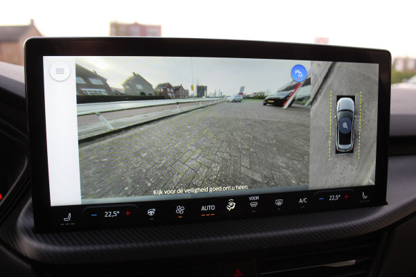 Ford Kuga 2.5-243pk PHEV ST-Line X. Nieuwste model ! Van €. 54.937,- voor €. 43.735,- ! Trekgewicht 2.100kg ! Elektr. panoramadak, Elektr. inklapb. trekhaak, stoel-, stuur- en voorraamverw., lane- en side assist, 360gr. camera, HUD, Apple/Android, Elektr. verstelb. stoelen, LED verl. etc etc