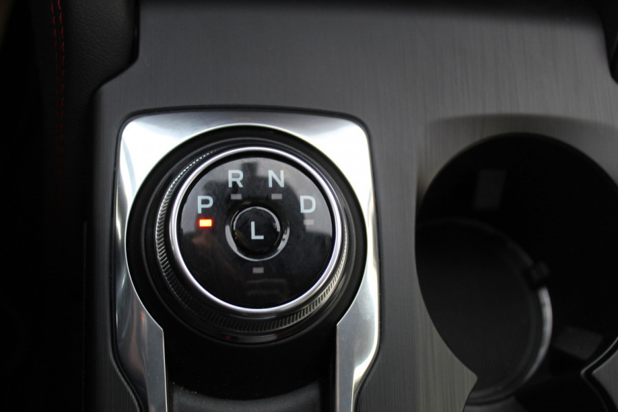 Ford Kuga 2.5-243pk PHEV ST-Line X. Nieuwste model ! Van €. 54.937,- voor €. 43.735,- ! Trekgewicht 2.100kg ! Elektr. panoramadak, Elektr. inklapb. trekhaak, stoel-, stuur- en voorraamverw., lane- en side assist, 360gr. camera, HUD, Apple/Android, Elektr. verstelb. stoelen, LED verl. etc etc