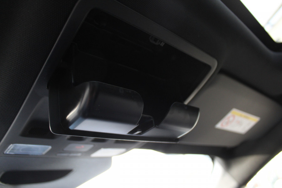 Ford Kuga 2.5-243pk PHEV ST-Line X. Nieuwste model ! Van €. 54.937,- voor €. 43.735,- ! Trekgewicht 2.100kg ! Elektr. panoramadak, Elektr. inklapb. trekhaak, stoel-, stuur- en voorraamverw., lane- en side assist, 360gr. camera, HUD, Apple/Android, Elektr. verstelb. stoelen, LED verl. etc etc