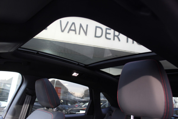 Ford Kuga 2.5-243pk PHEV ST-Line X. Nieuwste model ! Van €. 54.937,- voor €. 43.735,- ! Trekgewicht 2.100kg ! Elektr. panoramadak, Elektr. inklapb. trekhaak, stoel-, stuur- en voorraamverw., lane- en side assist, 360gr. camera, HUD, Apple/Android, Elektr. verstelb. stoelen, LED verl. etc etc