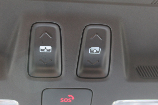 Ford Kuga 2.5-243pk PHEV ST-Line X. Nieuwste model ! Van €. 54.937,- voor €. 43.735,- ! Trekgewicht 2.100kg ! Elektr. panoramadak, Elektr. inklapb. trekhaak, stoel-, stuur- en voorraamverw., lane- en side assist, 360gr. camera, HUD, Apple/Android, Elektr. verstelb. stoelen, LED verl. etc etc